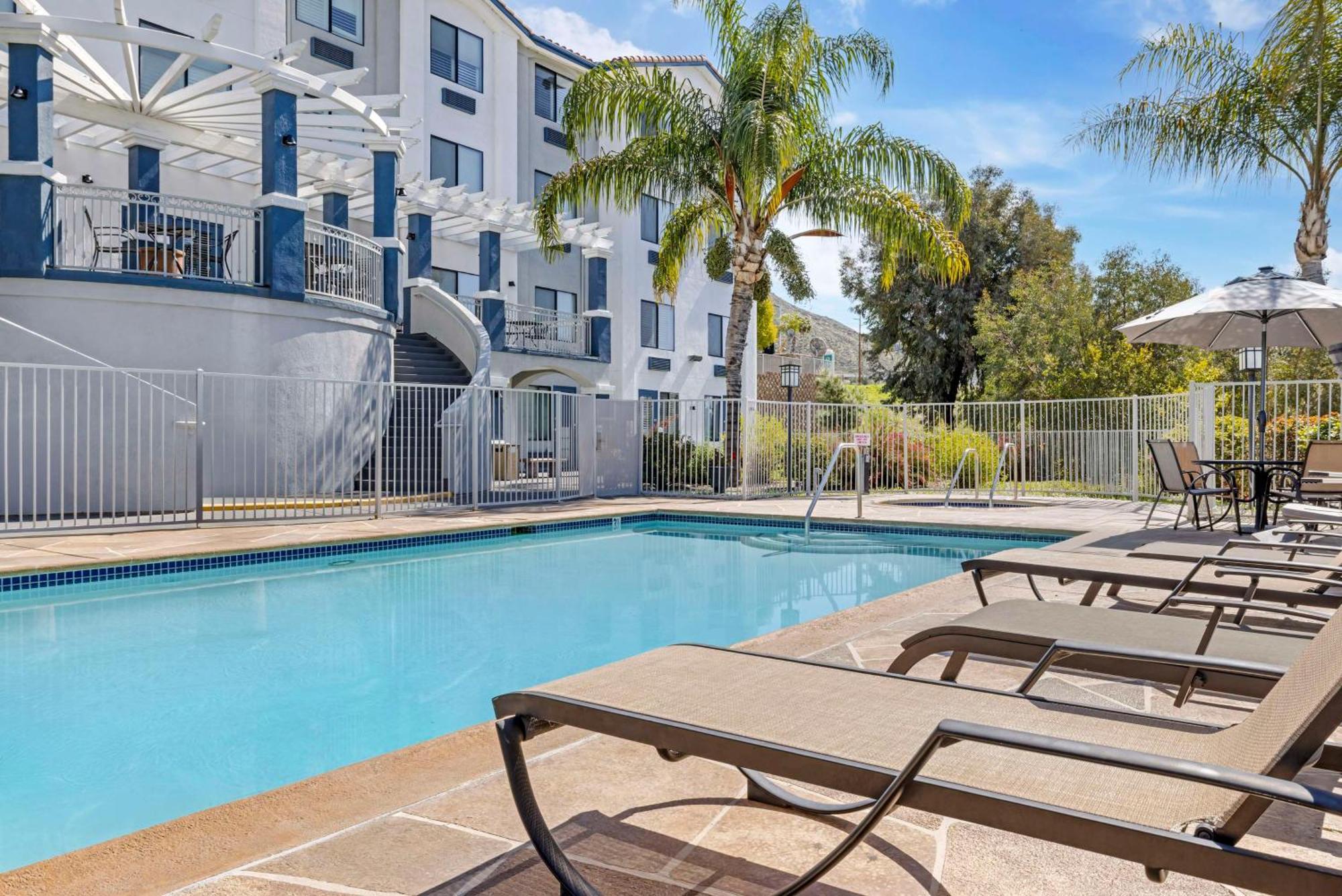 Best Western Plus Lake Elsinore Inn & Suites Kültér fotó