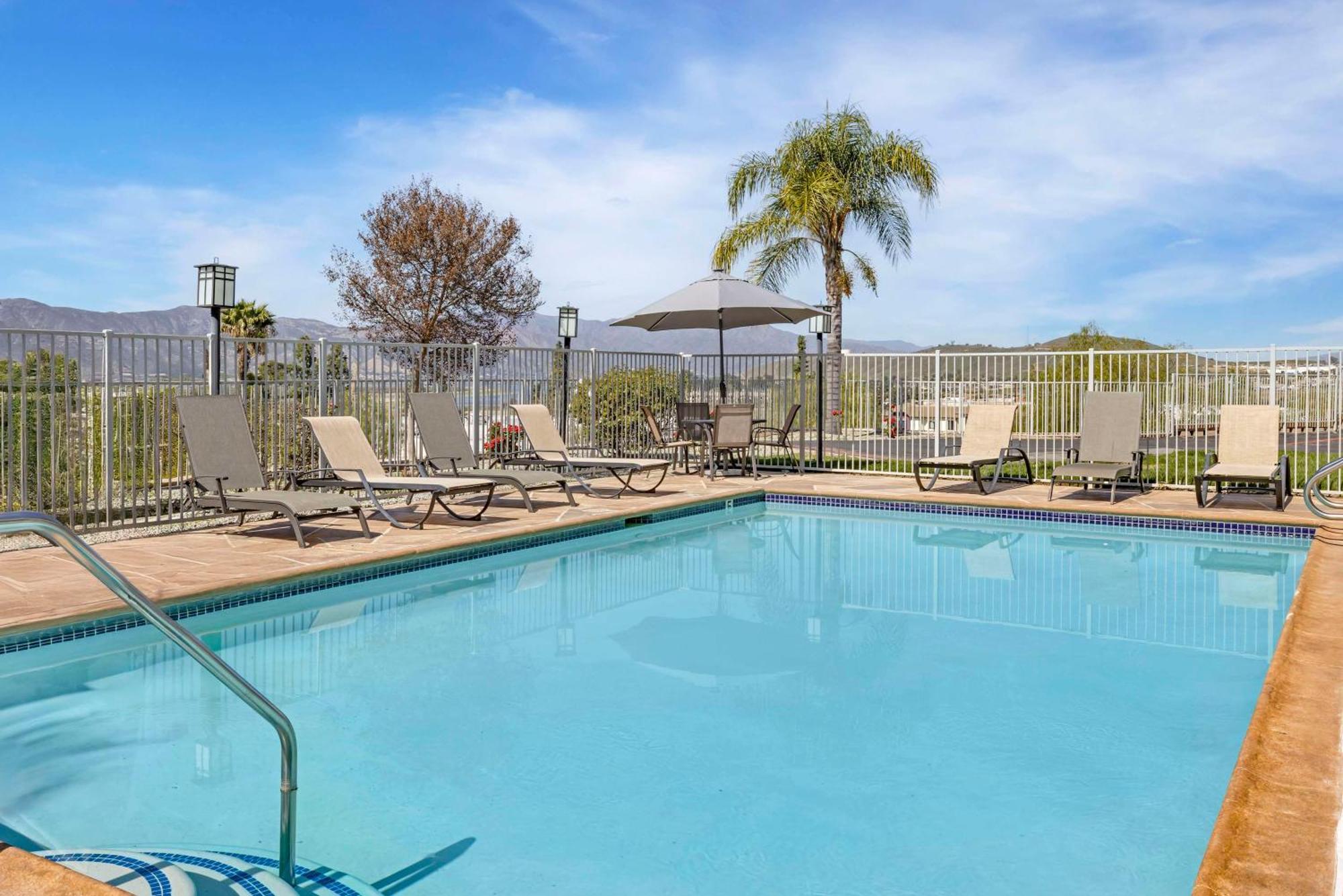 Best Western Plus Lake Elsinore Inn & Suites Kültér fotó